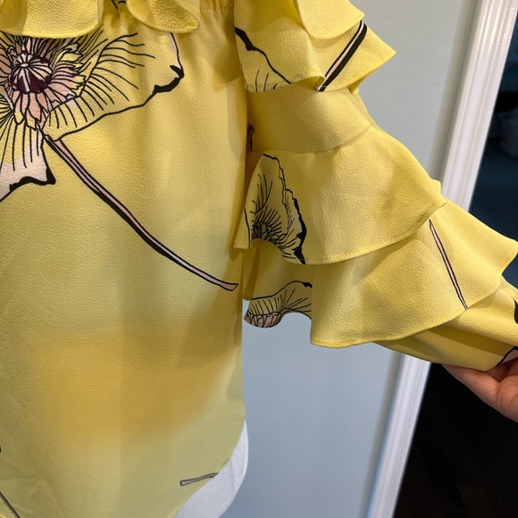 Yellow off shoulder Ruffle Blouse by 1. State Size Large perfect condition - Picture 6 of 9